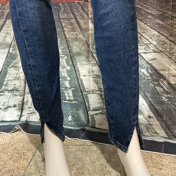 Good American Good Legs | Twisted Slit - Picture 6 of 9